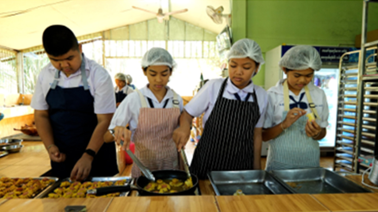 MySchool_670825_02