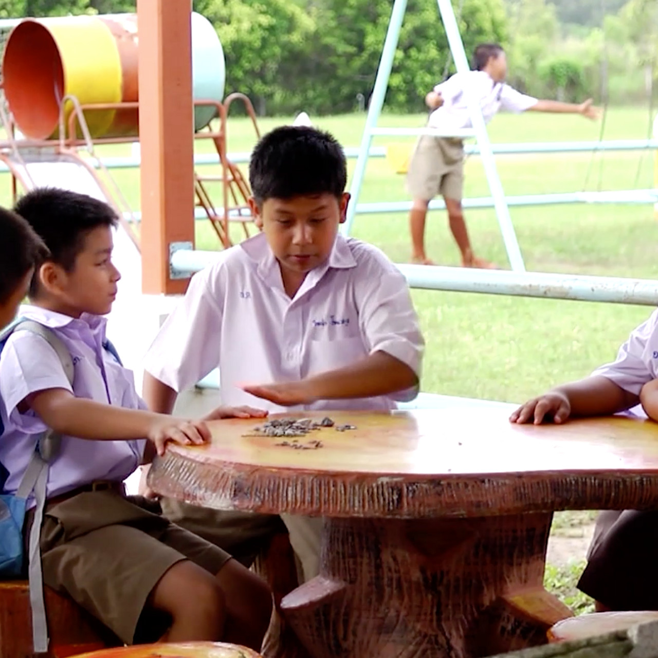 ละคร หน้าต่างสีรุ้ง ep8 (04)