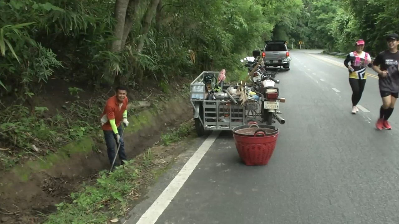 จิตอาสาทำความสะอาดทางขึ้นดอยสุเทพ3