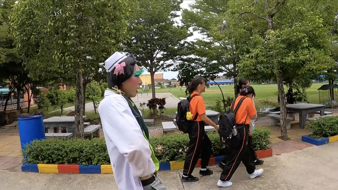 ครูบอลลี่ Lovely Teacher2