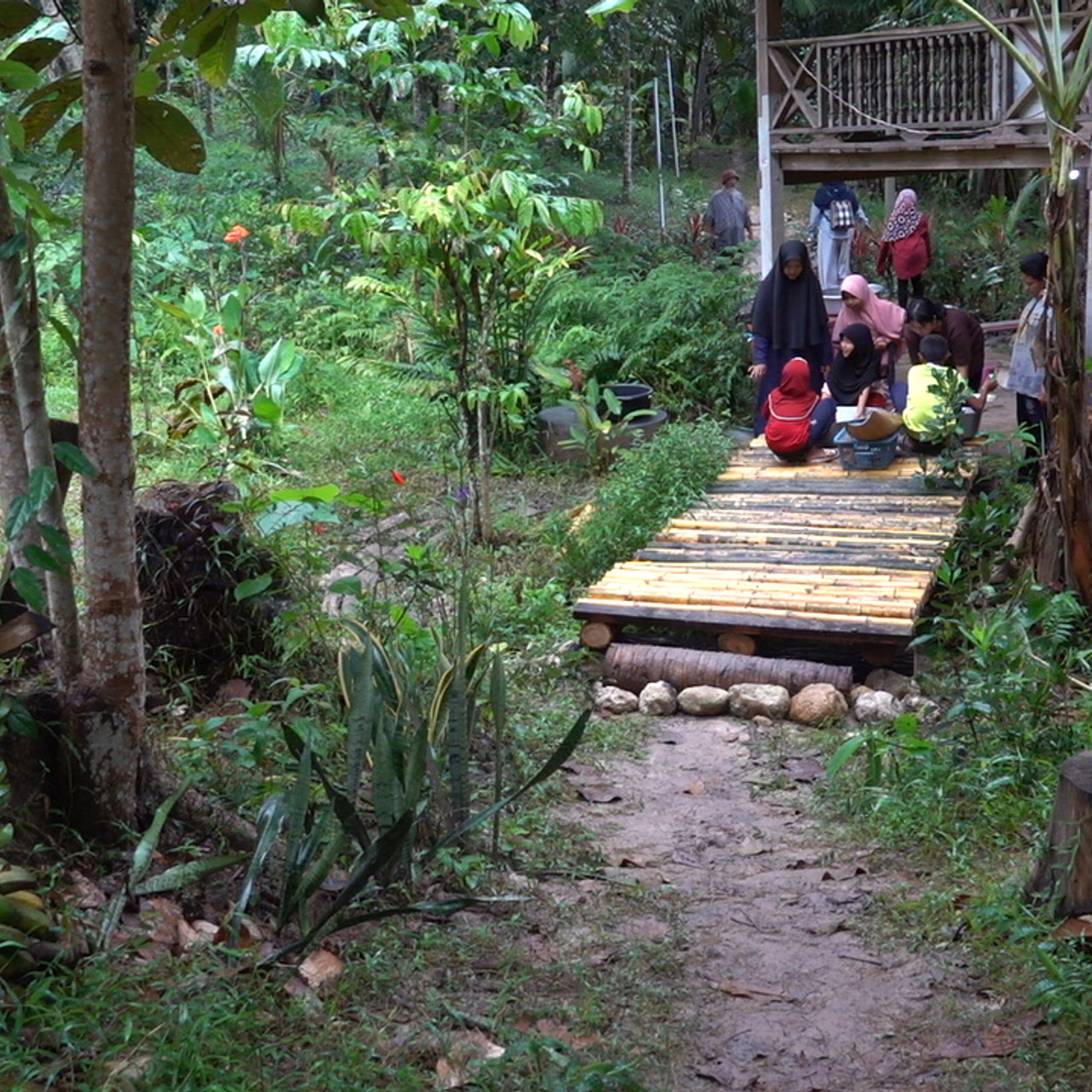 BaanPeuan631213-01
