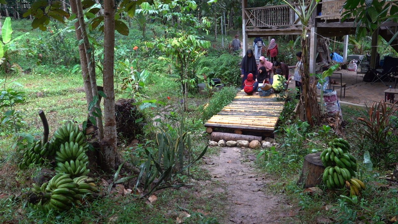 BaanPeuan631213-01