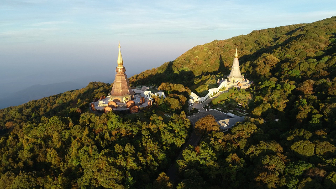 สามทศวรรษ พระมหาธาตุคู่พระบารมี