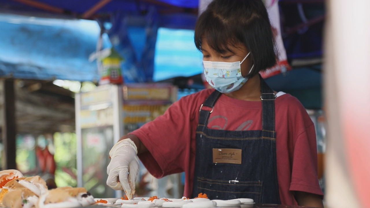 ขนมเบื้องลาวาน้องใบข้าว