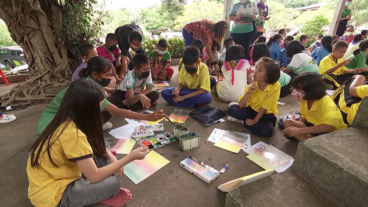 สอนศิลป์ชุมชนจากพี่สู่น้อง