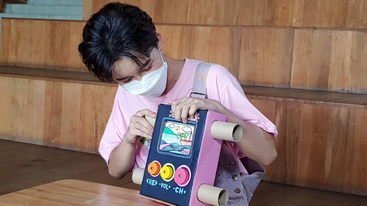 เครื่องฉายหนังมือหมุน