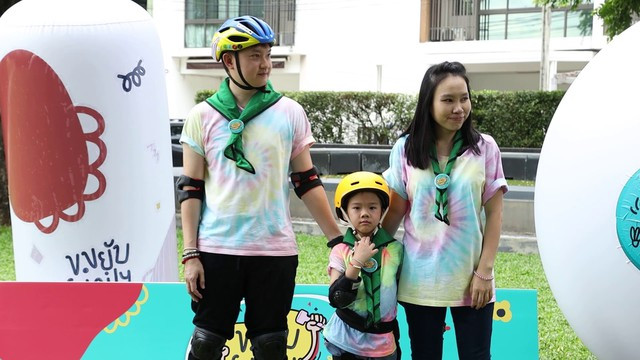 ข.ขยับ Family
