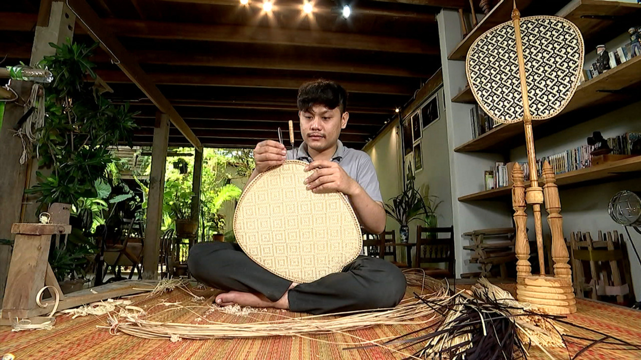 ช่างฝีมือไทยสืบสานหัตถกรรมงานจักสานไทยโบราณ