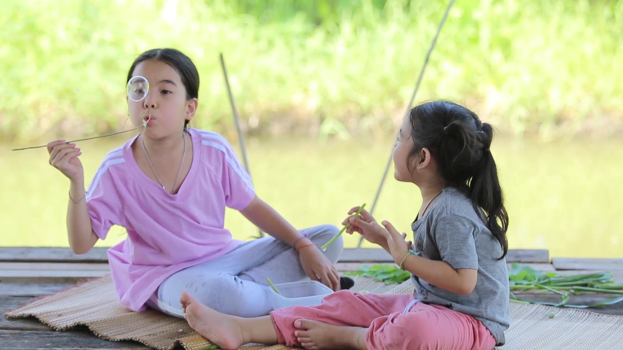 ทำของเล่นจากวัสดุธรรมชาติ