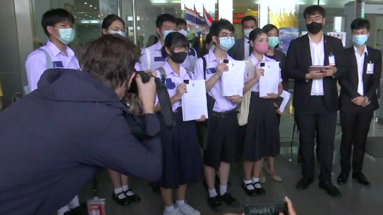 กระแสเรียกร้องปลดล็อกทรงผมนักเรียน
