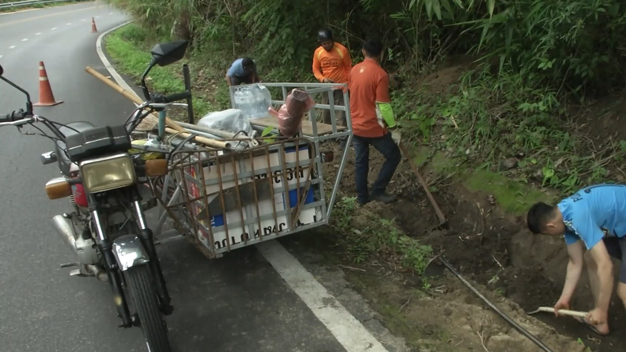จิตอาสาทำความสะอาดทางขึ้นดอยสุเทพ