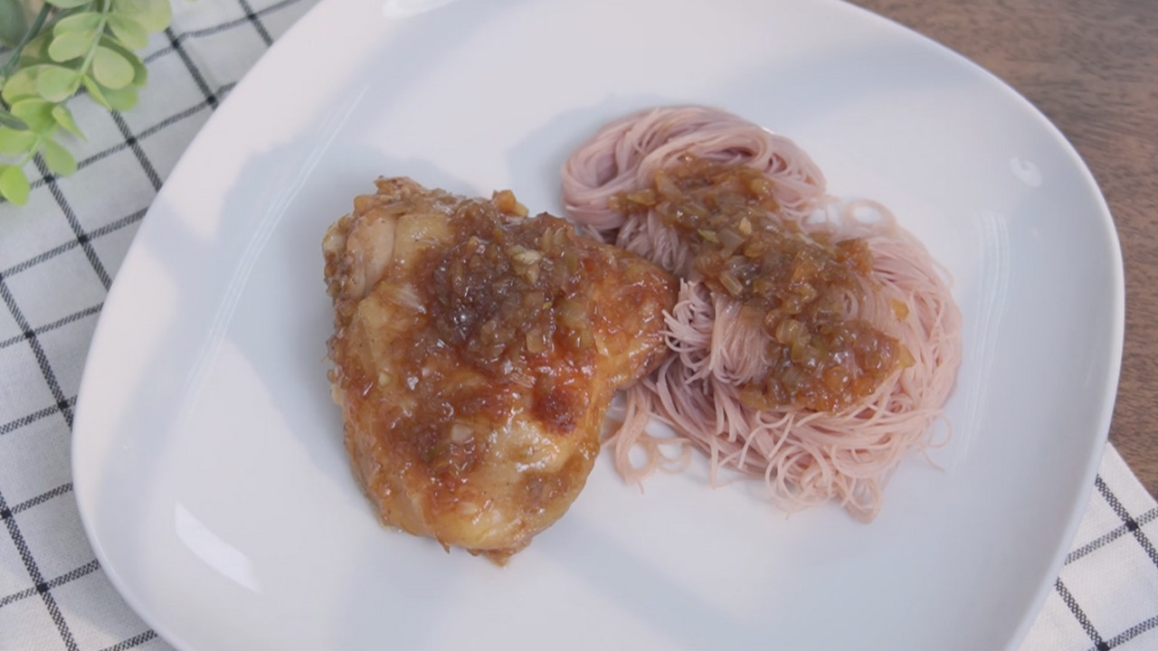 เส้นหมี่ข้าวกล้อง ไก่อบเตาไมโครเวฟ