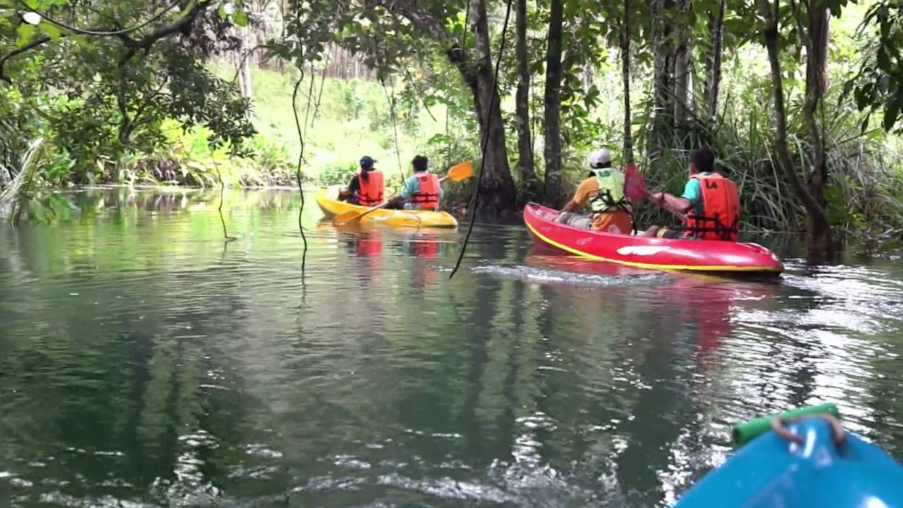 พายเรือคายัคคลองสระแก้ว จ.กระบี่