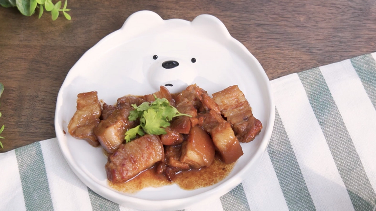 หมูสามชั้นตุ๋นเต้าเจี้ยว
