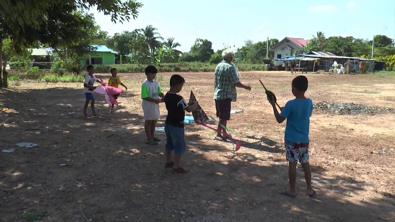 เล่นว่าวโบราณรับลมหนาว จ.นครราชสีมา
