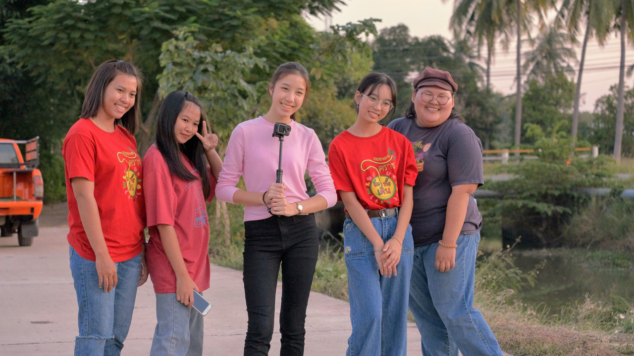 เดิ่นวัวยิ้ม