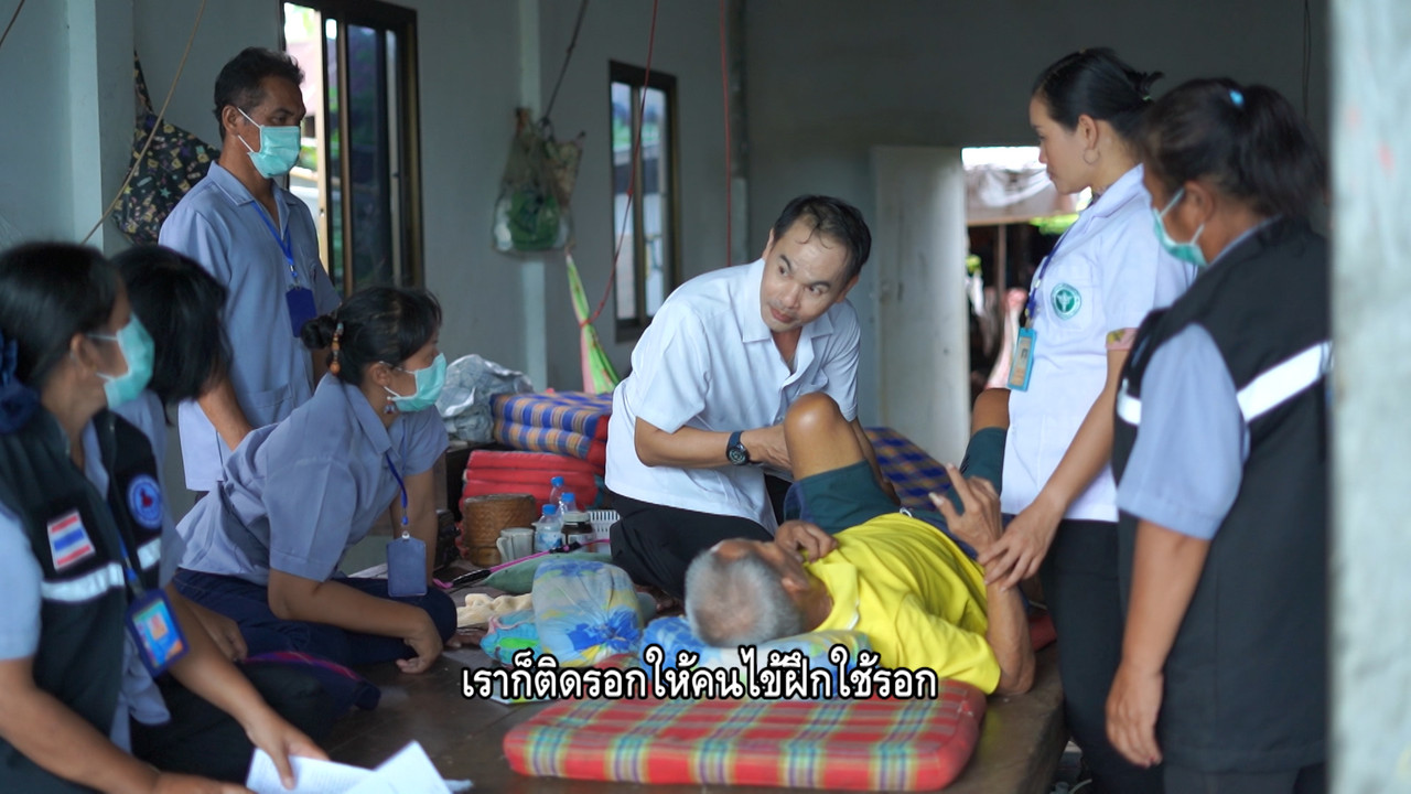 ทีมนักกายภาพอาสาลุยตรวจคนไข้