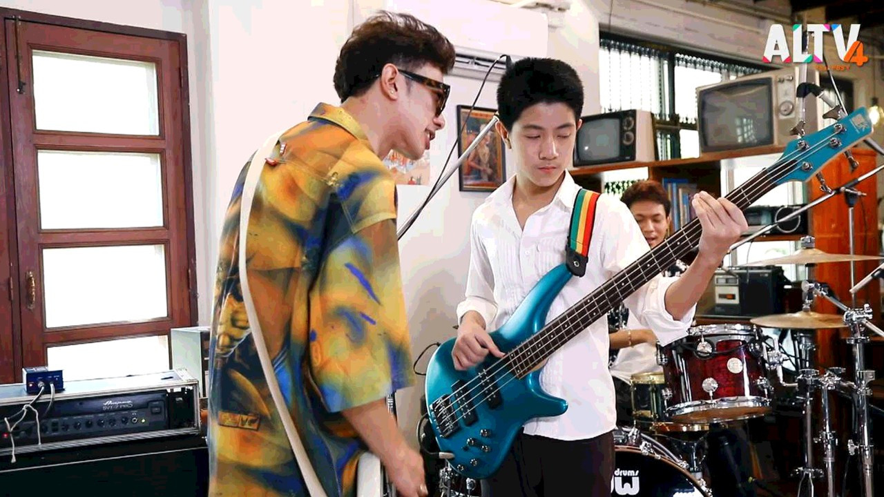 เทคนิคการเล่นเบส จากเตอร์ ทีปต์  ฟรานซิส แห่งวง The Jukks 