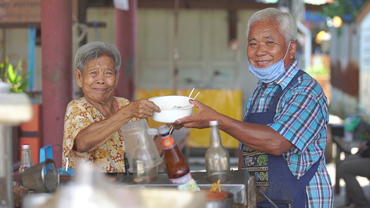 ก๋วยเตี๋ยวลุงดอกรักแห่งเกาะเกร็ด