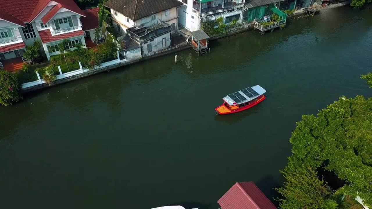 เรือไฟฟ้ามาหานะเธอ