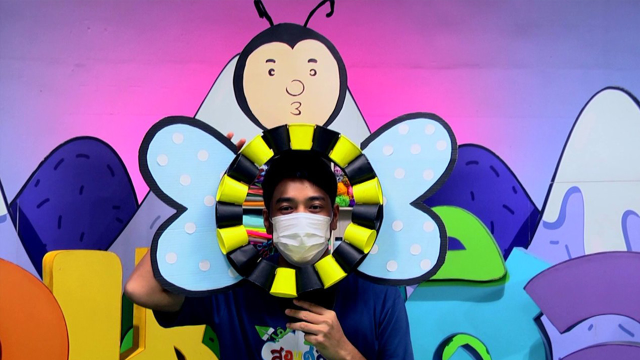 ถ่ายรูปกับผึ้งน้อย